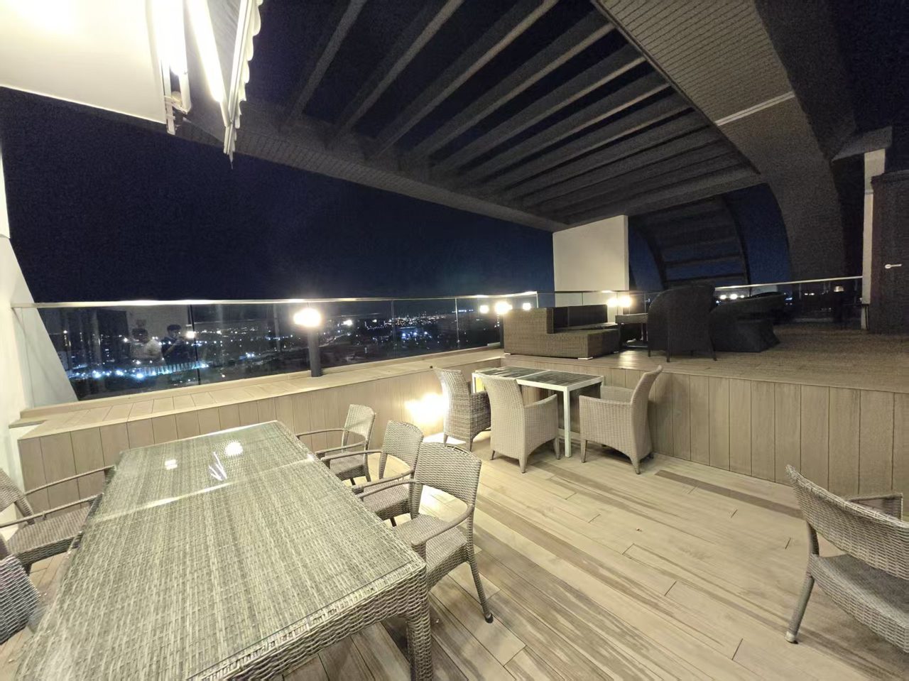 Roof Lounge